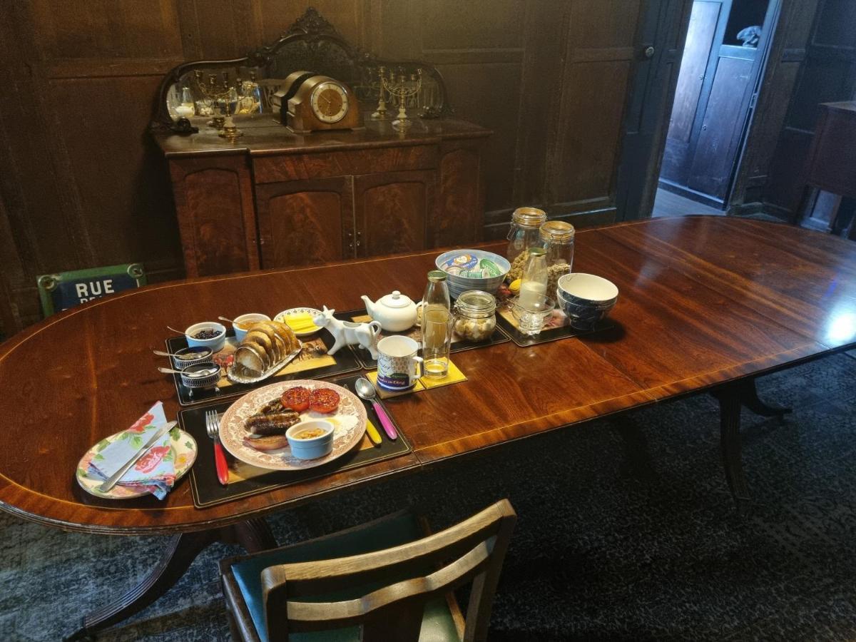 Bed and Breakfast Old Manor House à Shepperton Extérieur photo