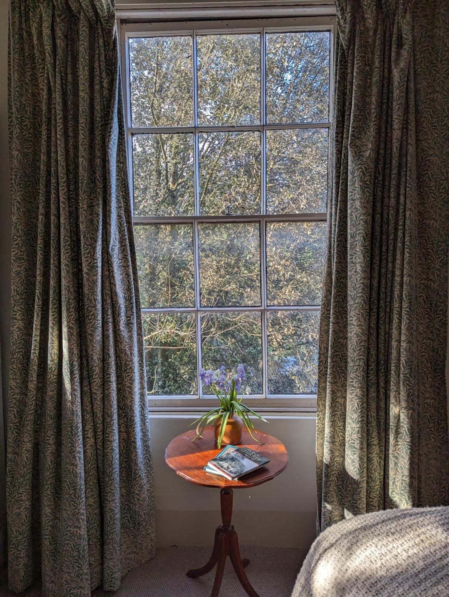 Bed and Breakfast Old Manor House à Shepperton Extérieur photo