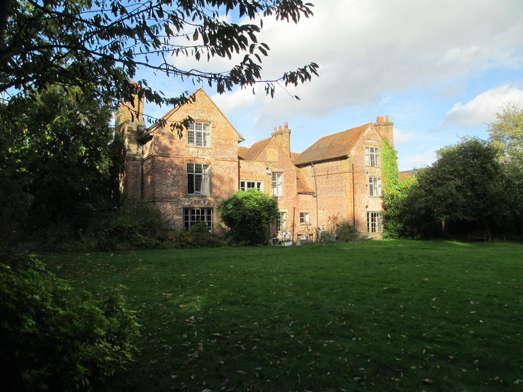 Bed and Breakfast Old Manor House à Shepperton Extérieur photo