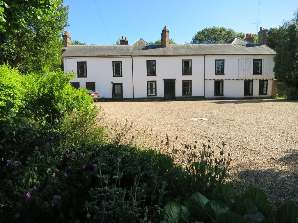 Bed and Breakfast Old Manor House à Shepperton Extérieur photo