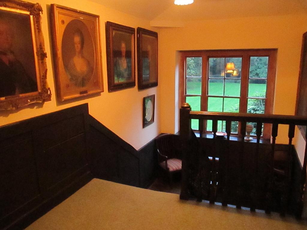 Bed and Breakfast Old Manor House à Shepperton Extérieur photo