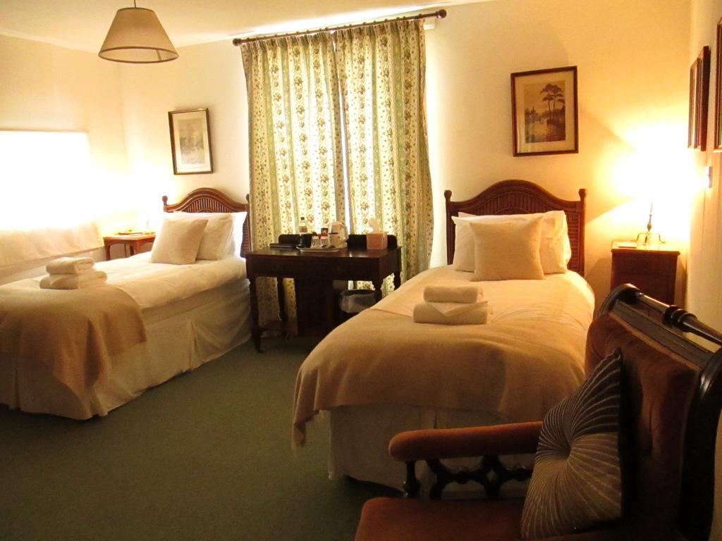 Bed and Breakfast Old Manor House à Shepperton Extérieur photo