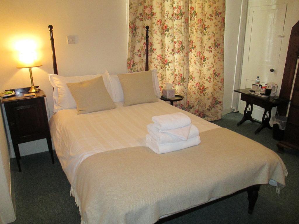 Bed and Breakfast Old Manor House à Shepperton Chambre photo