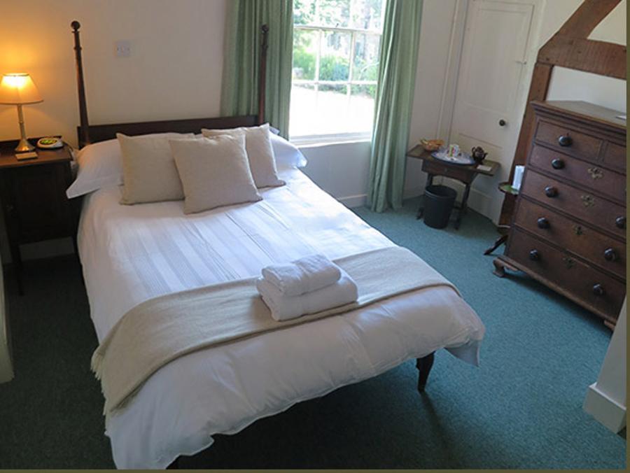 Bed and Breakfast Old Manor House à Shepperton Extérieur photo